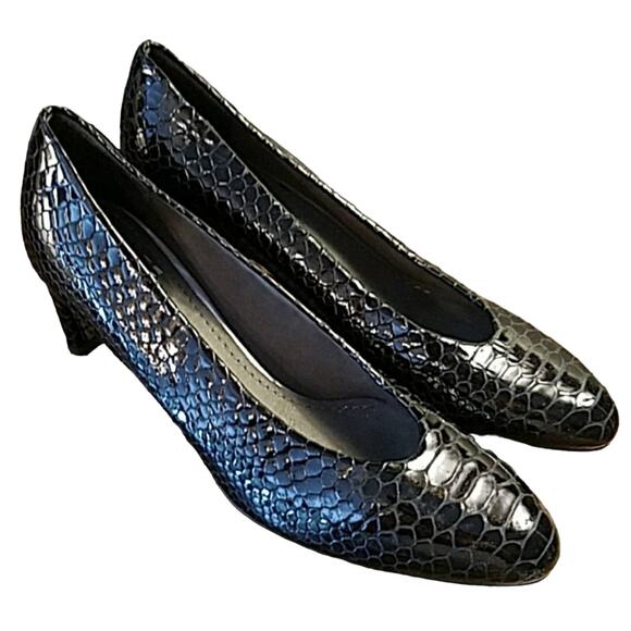 Stuart Weitzman 6.5 Narrow Patent Heels - Picture 1 of 8